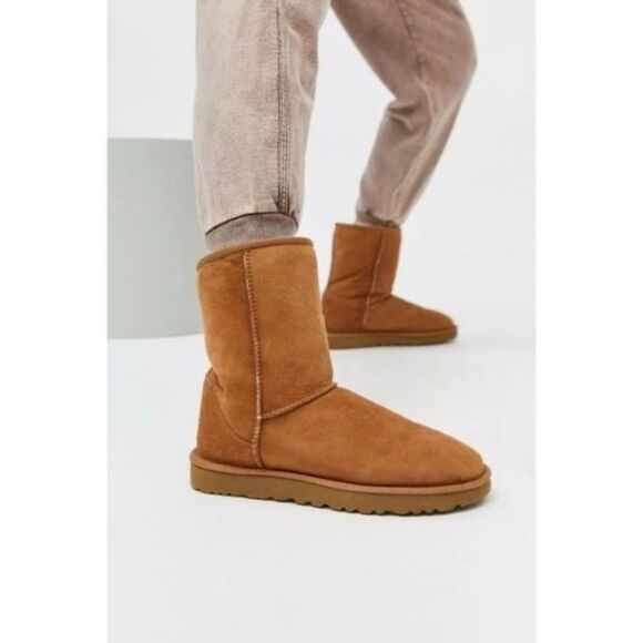 Ugg Classic II boots in chestnut - Picture 12 of 12
